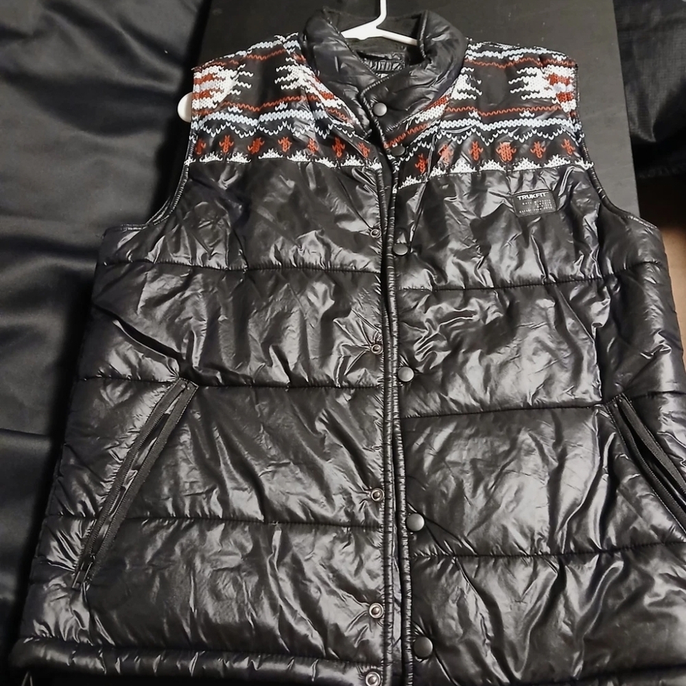 Trukfit Aztec Puff Vest Size Large With red,white,blue arrow pattern On Shoulder